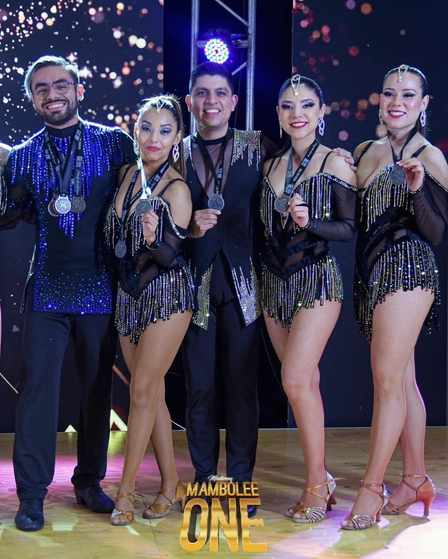 Clase de baile en Fuego Latino Dance Studio - Estudiantes aprendiendo salsa y bachata