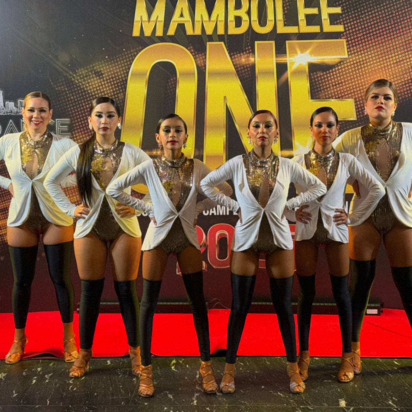 Ambiente moderno del estudio de baile Fuego Latino Dance Studio en Monterrey